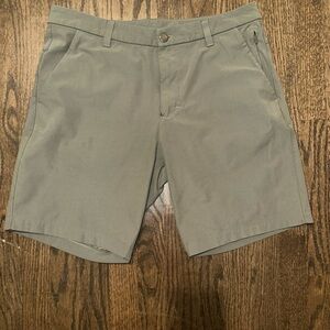 Men's Lululemon Casual/Golf Shorts. Size 32.